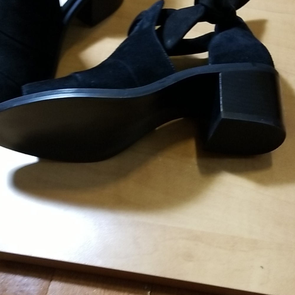 Shoes - Picture 3 of 4